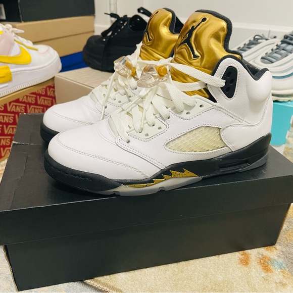 Like New Youth Sz 7Y (Euro Sz 40) Jordan 5 Retro BG Sneakers Olympic Gold Medal - Picture 7 of 15